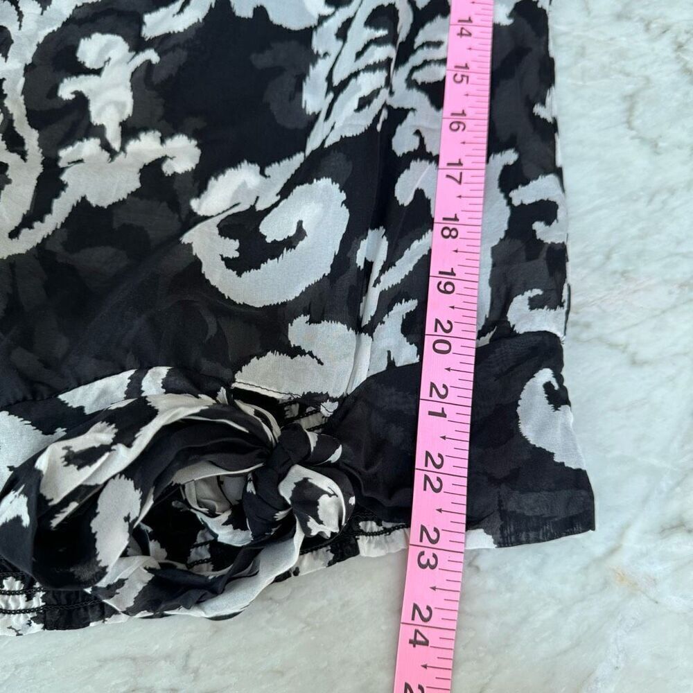 White House Black Market Womens 100% Silk Blouse Floral Cold Shoulder size XS - Picture 7 of 7